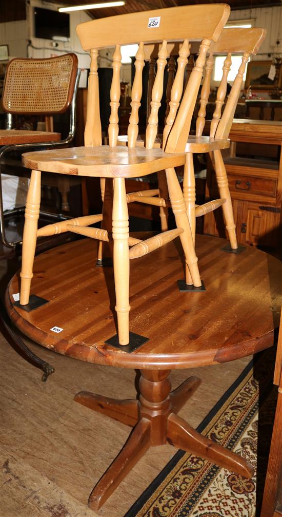 Circular pine table & 2 chairs(-)